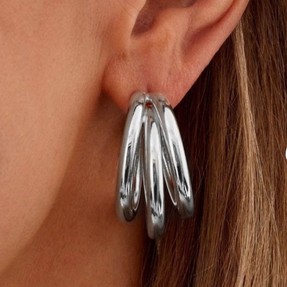 Howard’s Jewelry - NWT Chunky Silver Triple Hoop Stud Earrings